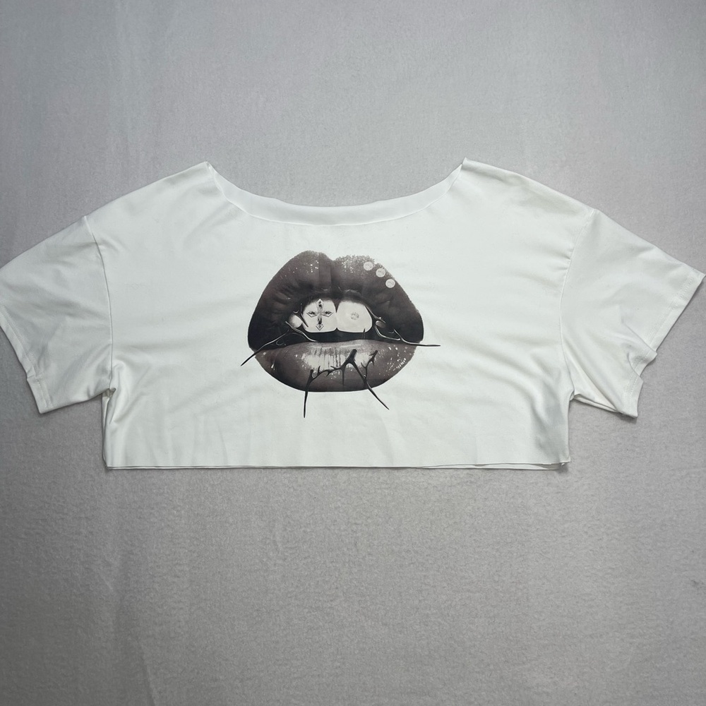 White Graphic Lips Crop Top Y2K Aesthetic Short Sleeve Shirt Size L